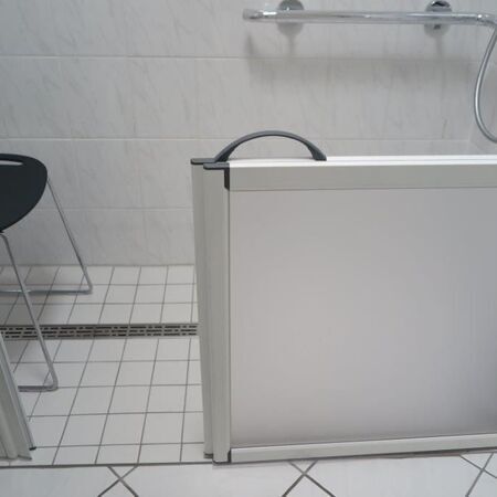 Halbhohe Duschabtrennung barrierefrei